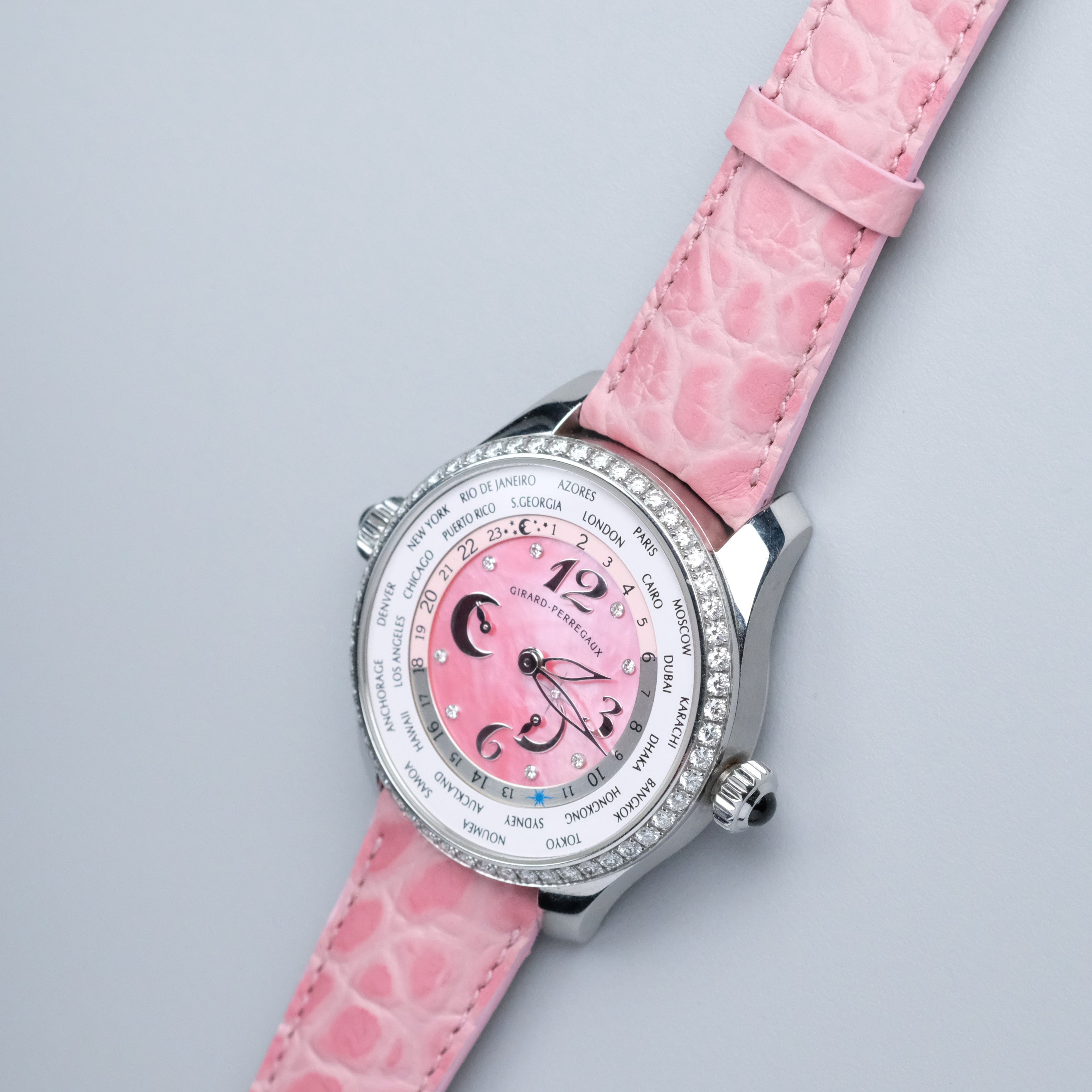 The Curved Lugs Alligator Circular Grain Watch Strap in Pink by RSM Watch Strap is crafted from embossed alligator leather, offering luxury for your watch with a refined pink finish designed to enhance any timepiece.