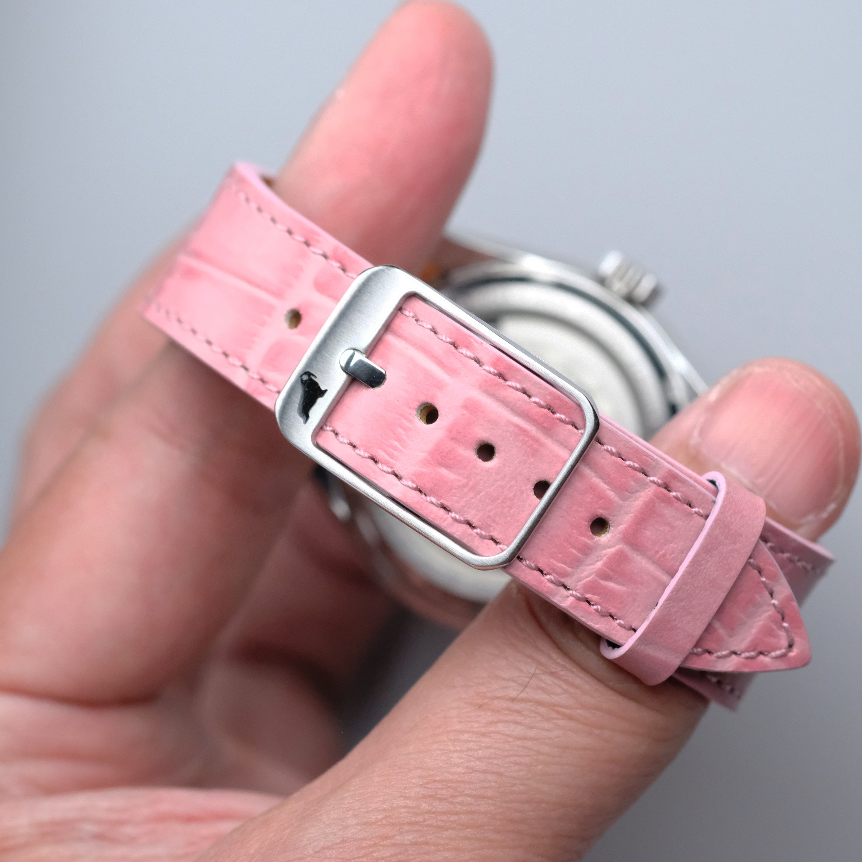 Curved Lugs Alligator Rectangular Grain Watch Strap in Pink – RSM